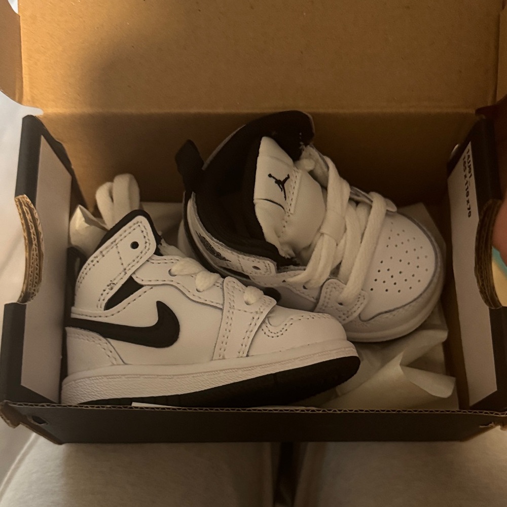 Nike Kids White and Black Sneakers